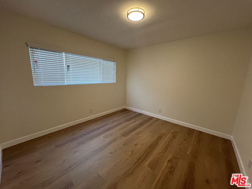 https://media.crmls.org/mediaz/f550fdf2-3871-41e5-86a7-2edc95ea8d28.jpg?preset=X-Large
