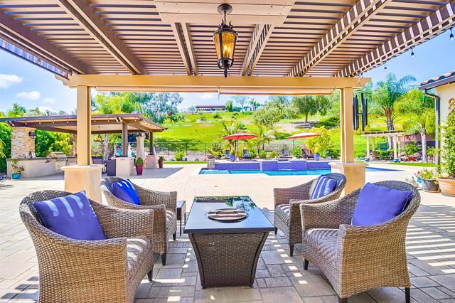466 Agua Vista Dr, Chula Vista CA: https://media.crmls.org/mediaz/f551873a-af25-448c-adf2-5163c893cee0.jpg