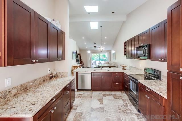 17832 Avenida Cordillera, San Diego CA: https://media.crmls.org/mediaz/f55269ab-ff3a-4558-b4fa-9816acbbde66.jpg