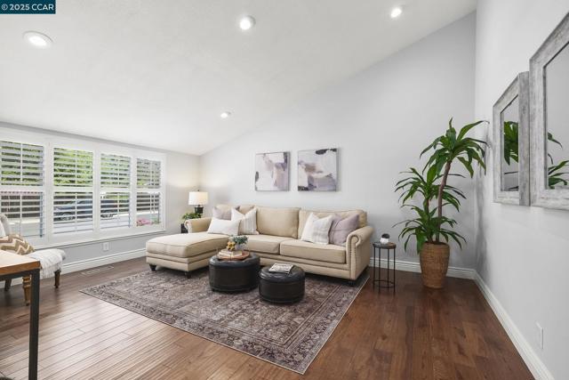 1140 Jamie Dr, Concord CA: https://media.crmls.org/mediaz/f5527d73-d836-42b6-b225-bf6f6a7a465f.jpg