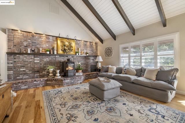 20581 Gerber Rd, Tuolumne CA: https://media.crmls.org/mediaz/f553470b-c398-4586-bd40-4421fc250d5b.jpg