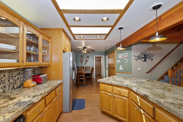 387 Wren Drive, Big Bear CA: https://media.crmls.org/mediaz/f5534d98-0d97-48fa-98cf-21697d20eb09.jpg