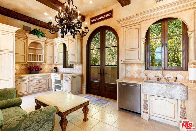 25305 Prado De La Felicidad, Calabasas CA: https://media.crmls.org/mediaz/f553ebb3-597f-4f3d-a8e1-1dee235758e5.jpg