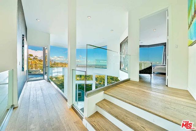 2183 Sunset Plaza Drive, Los Angeles CA: https://media.crmls.org/mediaz/f554136f-390b-4266-8e6d-97d84a480b9d.jpg