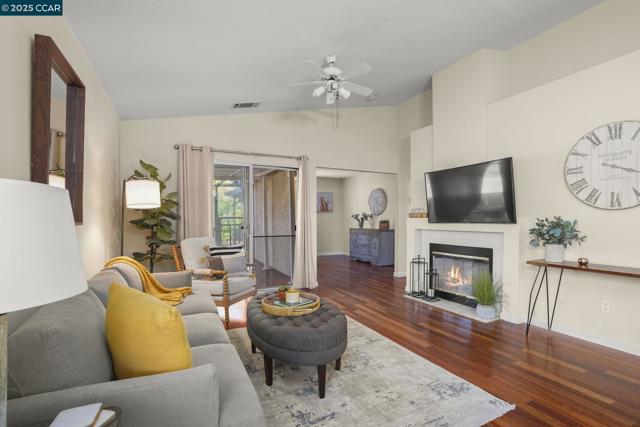 764 Steffa St, Bay Point CA: https://media.crmls.org/mediaz/f554bbfe-a184-4edd-b19e-e1b980298542.jpg