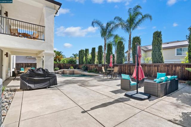 1840 Tanglewood Ln, Brentwood CA: https://media.crmls.org/mediaz/f554bc88-23e4-4ebd-a96c-05fe79d731e3.jpg