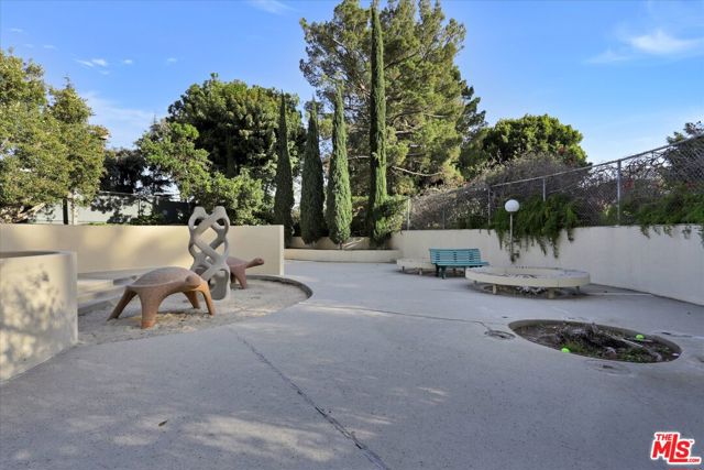 2160 Century Park East, Los Angeles CA: https://media.crmls.org/mediaz/f555157e-5f36-4f5b-9a11-4b884b2c7a72.jpg