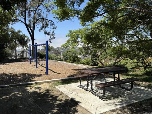 4507 Carnaby Court, Carlsbad CA: https://media.crmls.org/mediaz/f555302e-fe89-460c-ae38-216489f7128e.jpg