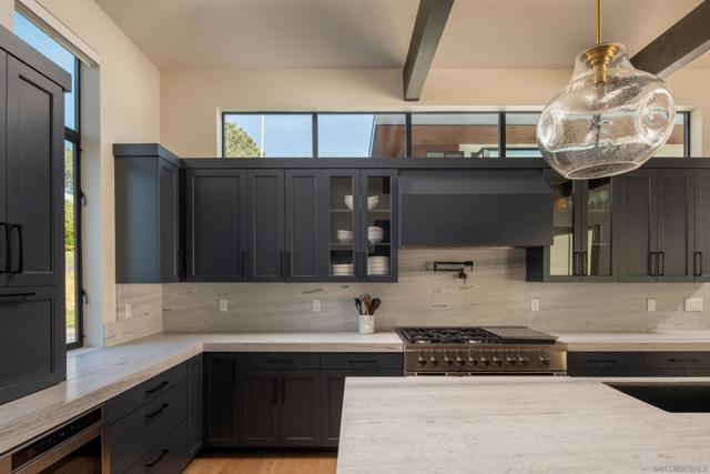 12994 Via Esperia, Del Mar CA: https://media.crmls.org/mediaz/f555516b-1a5c-46ee-992a-6901bc41c780.jpg