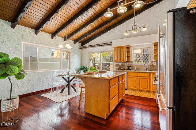 5451 Reef Way, Oxnard CA: https://media.crmls.org/mediaz/f555beb4-d0fb-42c4-80cb-abb57b906e00.jpg
