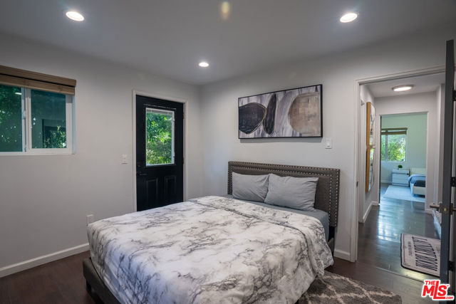 1438 Davies Drive, Beverly Hills CA: https://media.crmls.org/mediaz/f555e7f0-5c57-44de-a49d-64ddcd428ea5.jpg