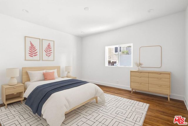 616 Sunset Avenue, Venice CA: https://media.crmls.org/mediaz/f556129c-1086-4fe5-8324-4c9d966c023c.jpg