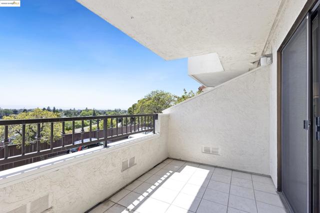22012 Sevilla Rd, Hayward CA: https://media.crmls.org/mediaz/f556bcc1-4c58-4599-959d-5cf47b16f076.jpg