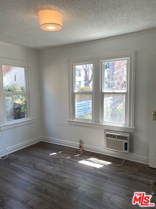 1231 Poinsettia Drive photo 8