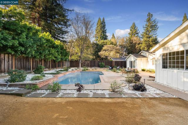 115 Camino Encanto, Danville CA: https://media.crmls.org/mediaz/f5586dab-8e9f-4418-8ab5-590d49d9dda8.jpg