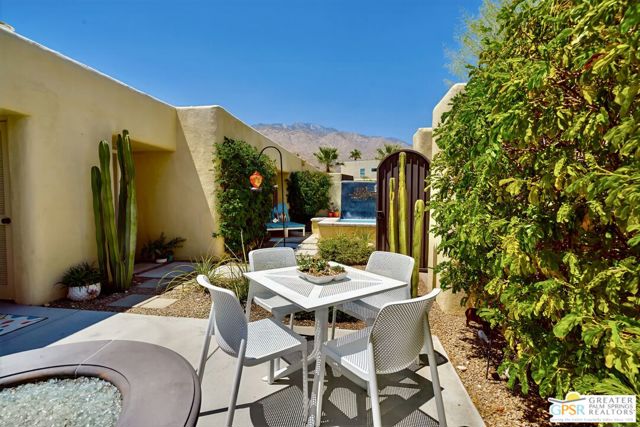 468 N Greenhouse Way, Palm Springs CA: https://media.crmls.org/mediaz/f558da7a-b560-47c8-b297-395022e3396d.jpg