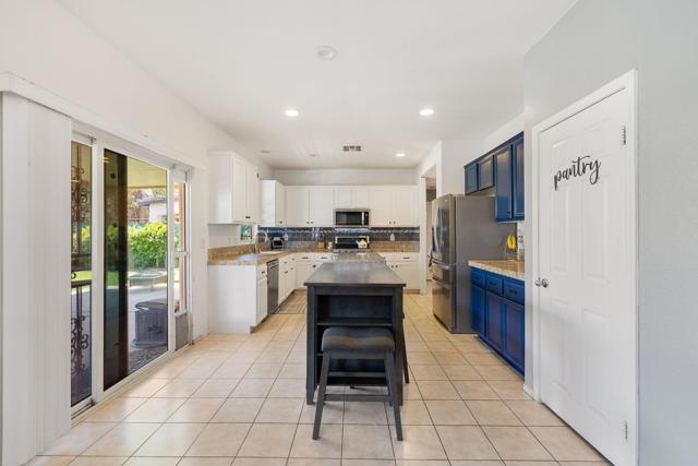 48596 Charlton Peak Street, Coachella CA: https://media.crmls.org/mediaz/f559bf02-9ade-4428-b909-da9cd9c5325e.jpg