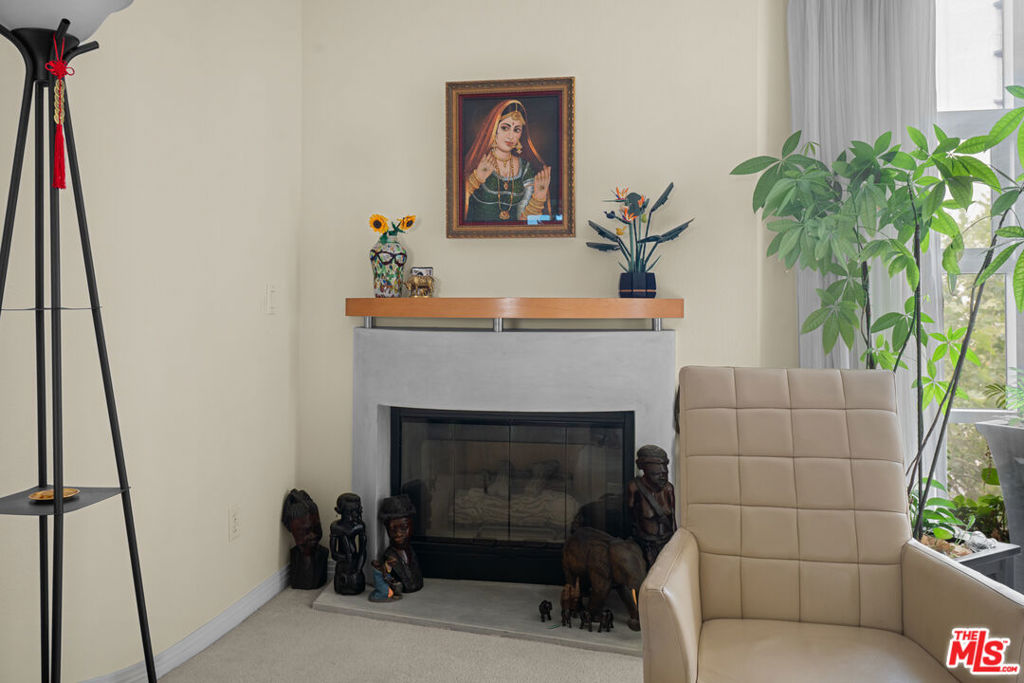 https://media.crmls.org/mediaz/f559c450-43b0-4e51-b9a7-51fd3719d574.jpg?preset=X-Large