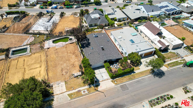18128 Kingsport Drive, Malibu CA: https://media.crmls.org/mediaz/f559f84b-64d2-48aa-97a1-23c58598df71.jpg