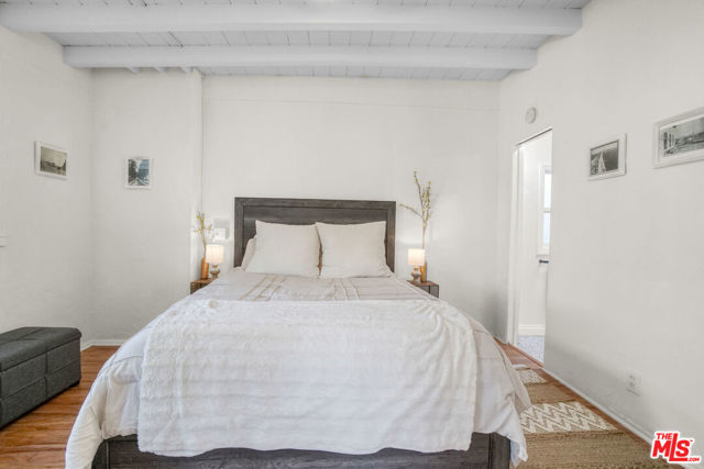 4400 Ocean Drive, Manhattan Beach CA: https://media.crmls.org/mediaz/f55a4e63-758d-422d-ab79-90ac9902fd3b.jpg