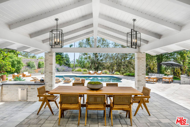 24884 Jim Bridger Road, Hidden Hills CA: https://media.crmls.org/mediaz/f55aca04-0a9b-417d-96c6-f9c197b4d241.jpg