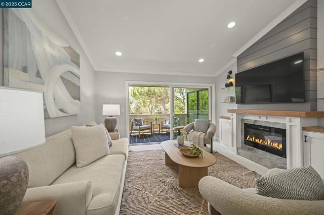 600 Terra California Dr, Walnut Creek CA: https://media.crmls.org/mediaz/f55af405-69b4-46eb-8f0a-8e29220d1360.jpg