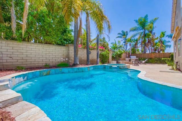11841 Treewind Ct, San Diego CA: https://media.crmls.org/mediaz/f55af7fd-98e7-4525-b596-80a893d91128.jpg