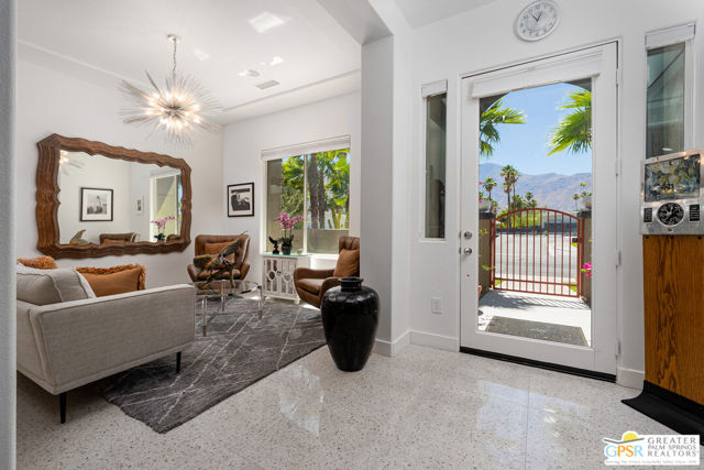 2160 N Hermosa Drive, Palm Springs CA: https://media.crmls.org/mediaz/f55bfe53-a89d-4376-8090-8fbafa0aa11e.jpg