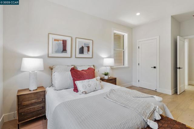 945 Yorkshire Ct, Lafayette CA: https://media.crmls.org/mediaz/f55c2873-e9df-4668-aa97-d6b908be85c4.jpg