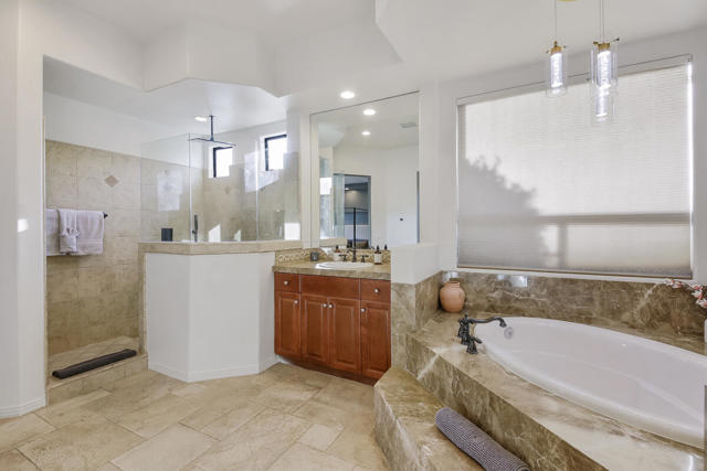 81107 Carefree Drive, Indio CA: https://media.crmls.org/mediaz/f55c7f14-7738-473b-8c98-91597cc0376d.jpg