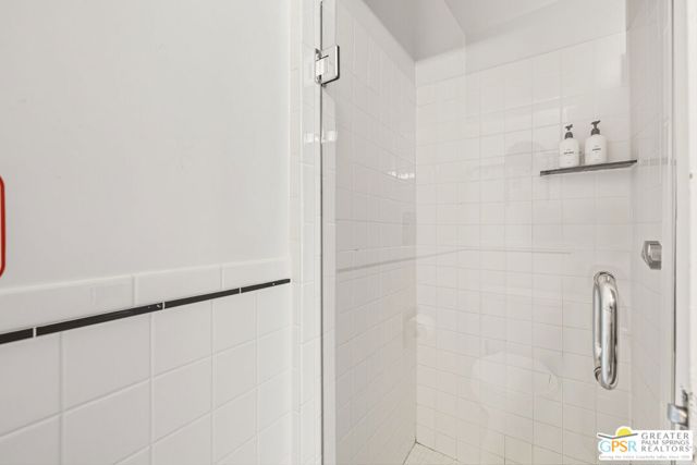 547 N Sunrise Way, Palm Springs CA: https://media.crmls.org/mediaz/f55cfc30-a628-49c7-8f80-169b77fa1451.jpg