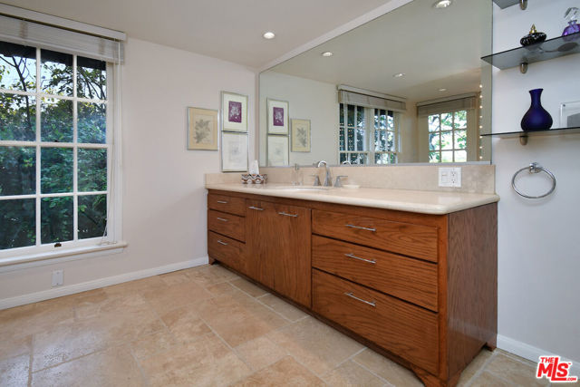 15213 Del Gado Drive, Sherman Oaks CA: https://media.crmls.org/mediaz/f55cfcb4-4d8d-4a4f-b108-65ed06ffd2c4.jpg