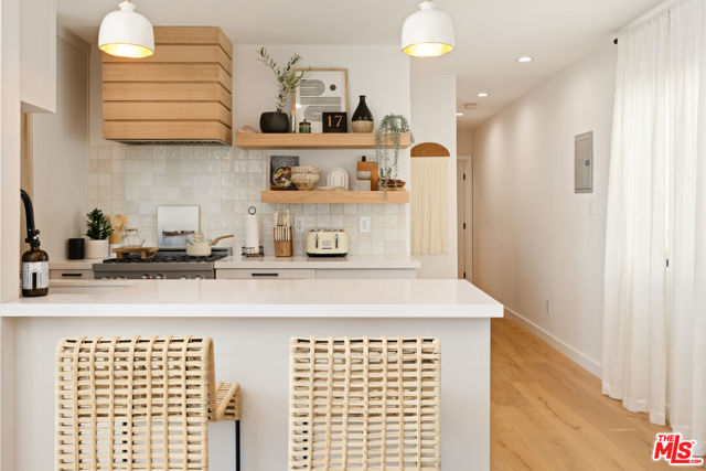17 Sunset Avenue, Venice CA: https://media.crmls.org/mediaz/f55d4a6e-ccbe-4eeb-8acc-2c7df2c8639d.jpg
