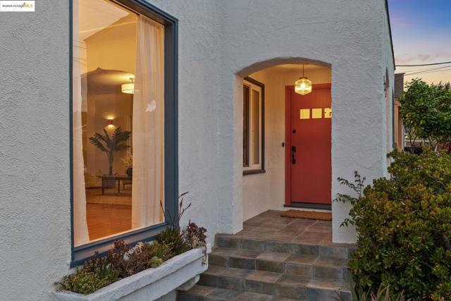 533 Lewis Ave, San Leandro CA: https://media.crmls.org/mediaz/f55db1ab-636a-4843-83e1-23d0b8d7721e.jpg