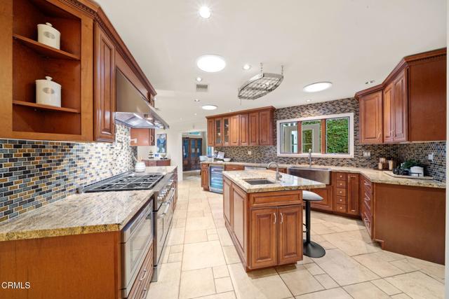 Detail Gallery Image 8 of 36 For 1038 Oban Dr, Los Angeles,  CA 90065 - 3 Beds | 3 Baths