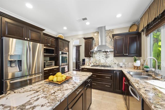 Detail Gallery Image 10 of 54 For 2408 Green River Dr, Chula Vista,  CA 91915 - 4 Beds | 3 Baths