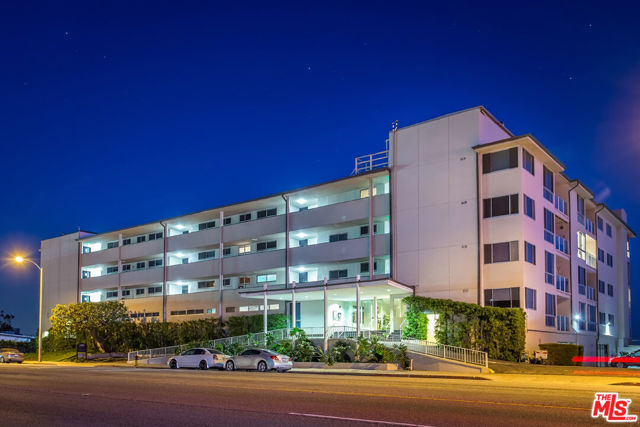 22548 PACIFIC COAST Highway, Malibu CA: https://media.crmls.org/mediaz/f55e012d-bb60-4192-add8-960614c04413.jpg