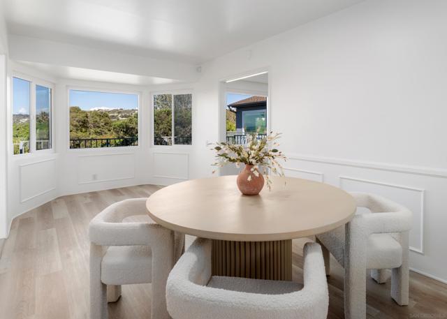 7850 Roseland Dr, La Jolla CA: https://media.crmls.org/mediaz/f55e0df8-0efa-4ae9-9953-0164cc15a64f.jpg