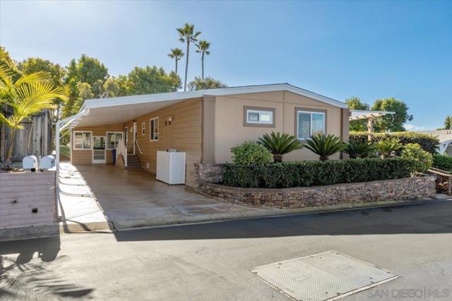 7317 Santa Barbara Street, Carlsbad CA: https://media.crmls.org/mediaz/f55e1e8b-79a4-4260-9ff4-bda911547695.jpg