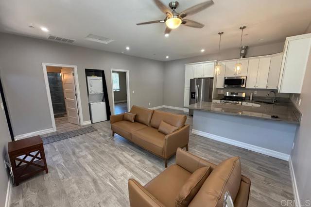 2184 Pacific Crest Dr, Alpine CA: https://media.crmls.org/mediaz/f55e25fa-98bb-4467-be04-290d1afbc920.jpg