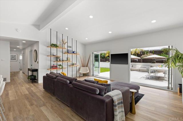 Detail Gallery Image 5 of 40 For 725 Cathy Ln, Cardiff By The Sea,  CA 92007 - 4 Beds | 2/1 Baths