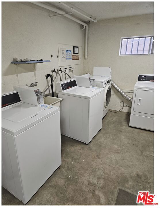 11924 Montana Avenue, Los Angeles CA: https://media.crmls.org/mediaz/f55fdc2f-76b0-4e0b-b590-2c7308ed9cba.jpg