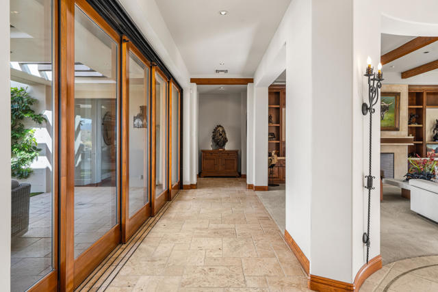 31 Hillcrest Drive, Rancho Mirage CA: https://media.crmls.org/mediaz/f55ff1f8-e7ff-4537-8fce-83f96d87e788.jpg