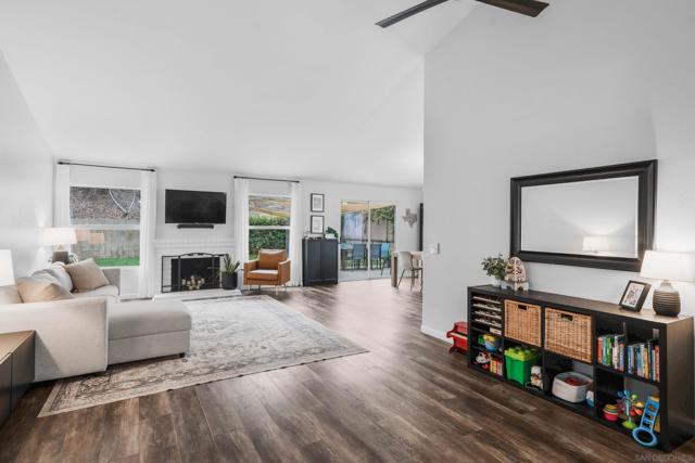 10226 Julio Pl, Santee CA: https://media.crmls.org/mediaz/f5601ed9-89f1-47d7-8a54-a1f591174adf.jpg
