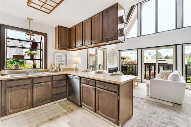 208 Brook Avenue, Santa Cruz CA: https://media.crmls.org/mediaz/f560e9e9-99ca-4156-b8a7-0bd00088533e.jpg
