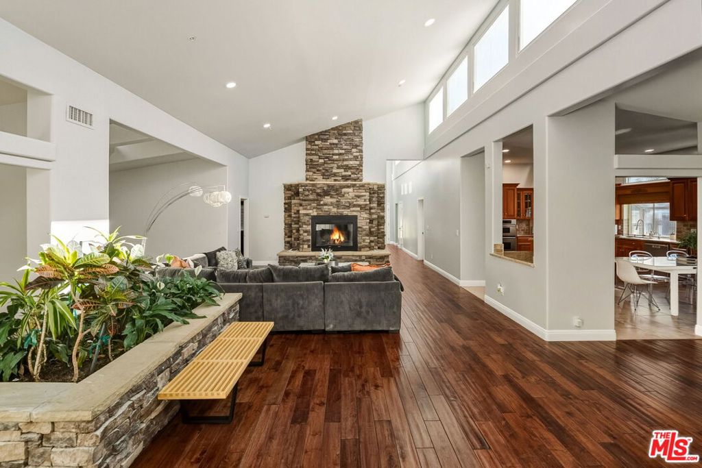 MLS #26862935 image #3