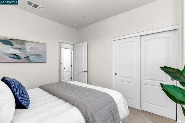 6983 Alamo Creek Trl, Dublin CA: https://media.crmls.org/mediaz/f5614e34-6f90-4c8e-a0f0-254aec32d1e4.jpg