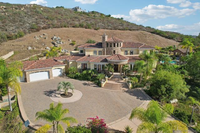 15035 Orchard View Dr, Poway CA: https://media.crmls.org/mediaz/f5617fae-16bc-46cc-8da8-4ee36d3ea28f.jpg
