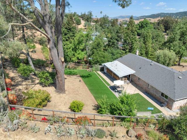 17035 Copper Hill Drive, Morgan Hill CA: https://media.crmls.org/mediaz/f5627400-8a24-40f0-9bb6-3a2de77763af.jpg