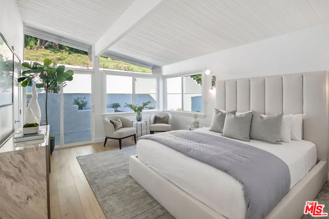218 N Bundy Drive, Los Angeles CA: https://media.crmls.org/mediaz/f562fa45-d4a1-4019-a1ab-9f275cc7c6f6.jpg